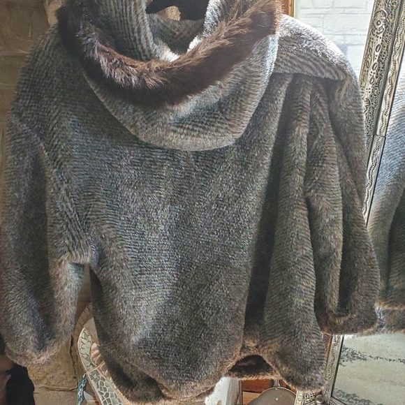 Gallery faux fur snake hooded bomber jacket woman's or unisex small - Picture 5 of 9